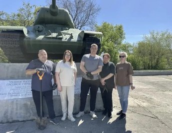 Акция "Чистый памятник"
