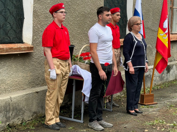 Торжественное открытие мемориальной плиты М.В. Мироненко